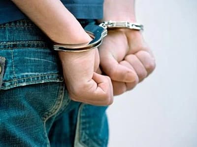 Ανήλικος αλλοδαπός στη Φλώρινα συνελήφθη, σε βάρος του οποίου εκκρεμούσε Ένταλμα Σύλληψης 6 Σύλληψη 44χρονου αλλοδαπού σε περιοχή της Φλώρινας, διότι εκκρεμούσε σε βάρος του καταδικαστική απόφαση